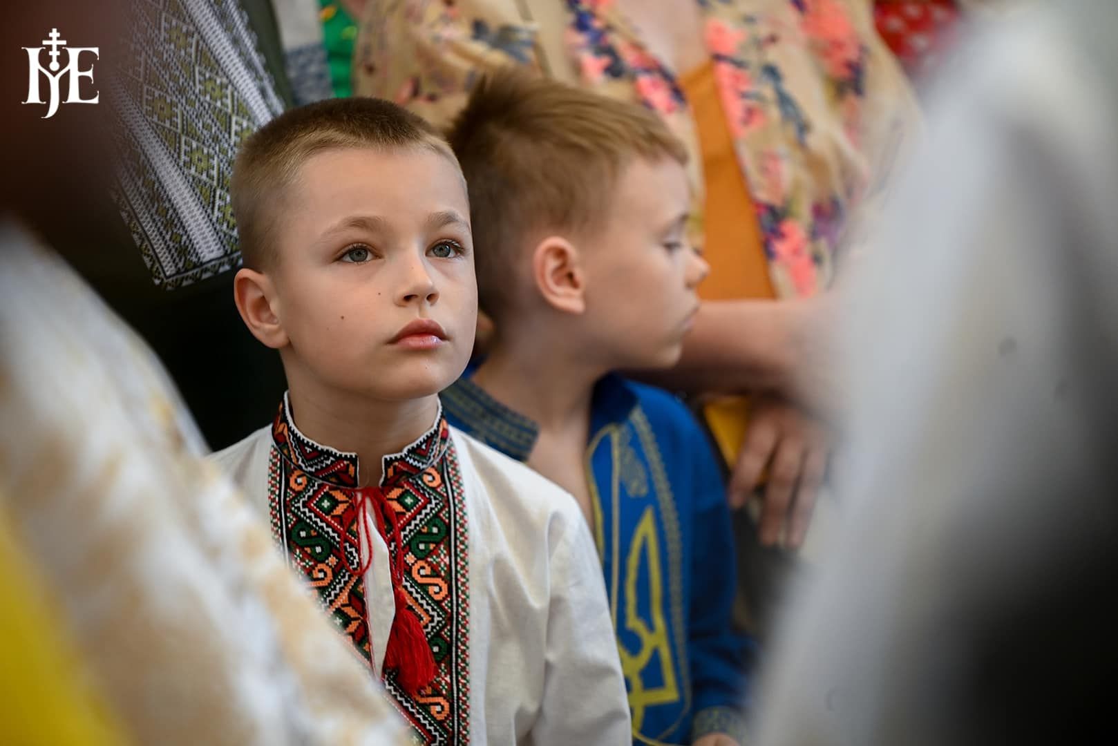 Юні українці під час освячення храму митрополитом Епіфанієм у Брусилові на Житомирщині.