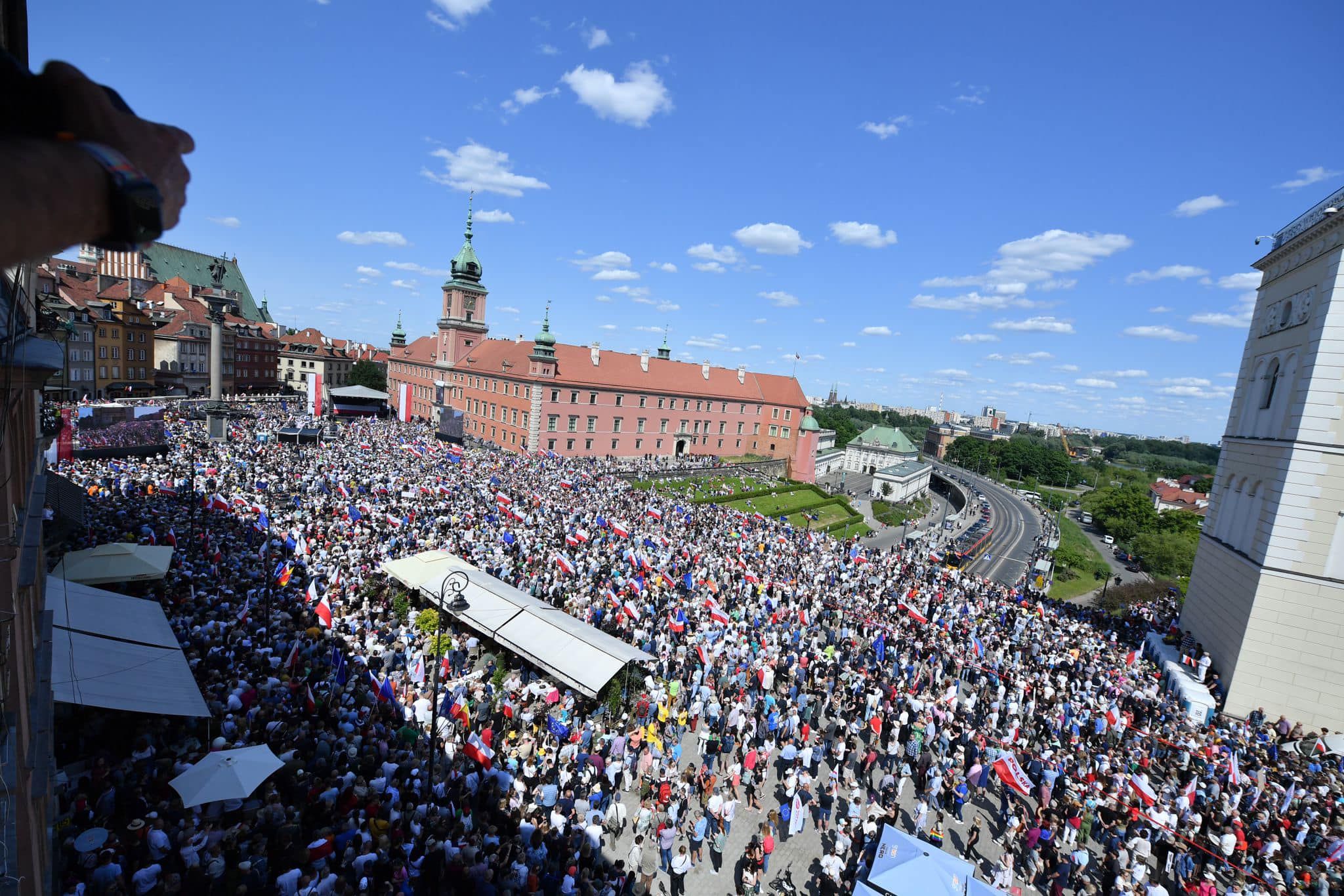 Велелюдна акція протесту у Варшаві 4 червня 2023 року.