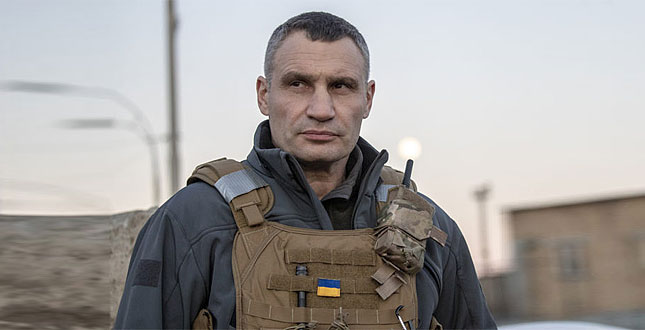 Бомбити бомбосховищами: чому Зе-влада намагається навішати всіх собак на Кличка?