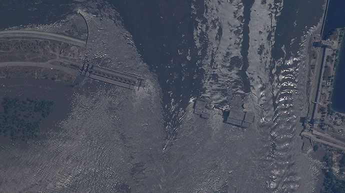 Теракт на Каховській ГЕС: оприлюднено перший супутниковий знімок