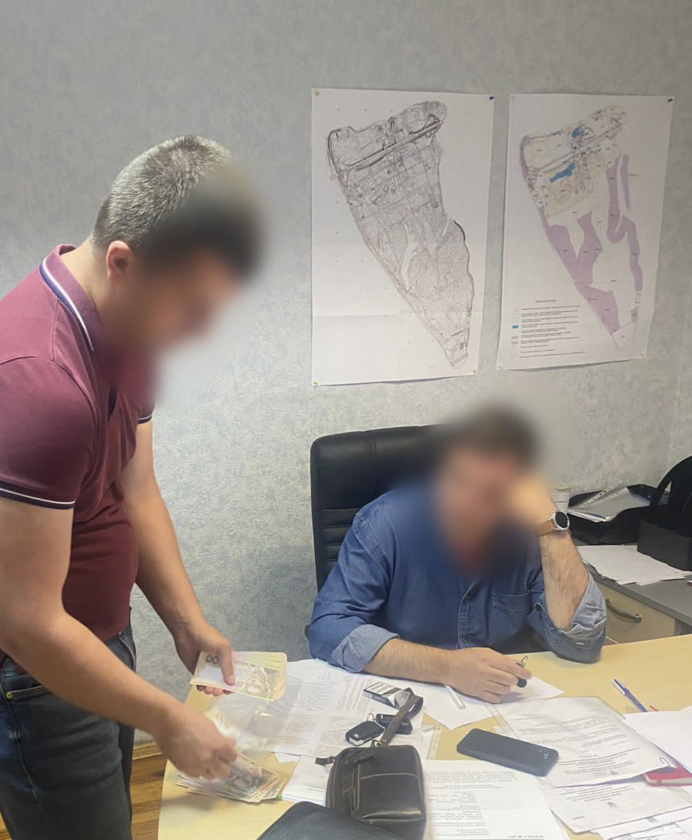 Затримано директора «Гідропарку»: вимагав хабар за дозвіл на розміщення каруселей, фото