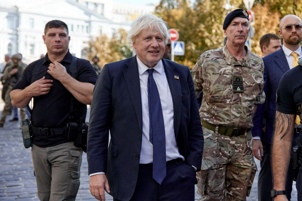 Суд-кенгуру: Борис Джонсон подав у відставку з посади депутата