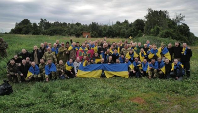 З Маріуполя та Зміїного: Україна повернула з полону 95 захисників