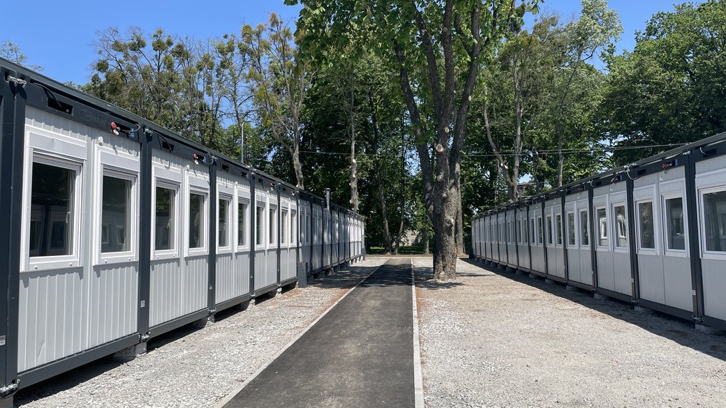 У Полтаві нарешті добудували модульне містечко для переселенців: але вселитись і досі не можна