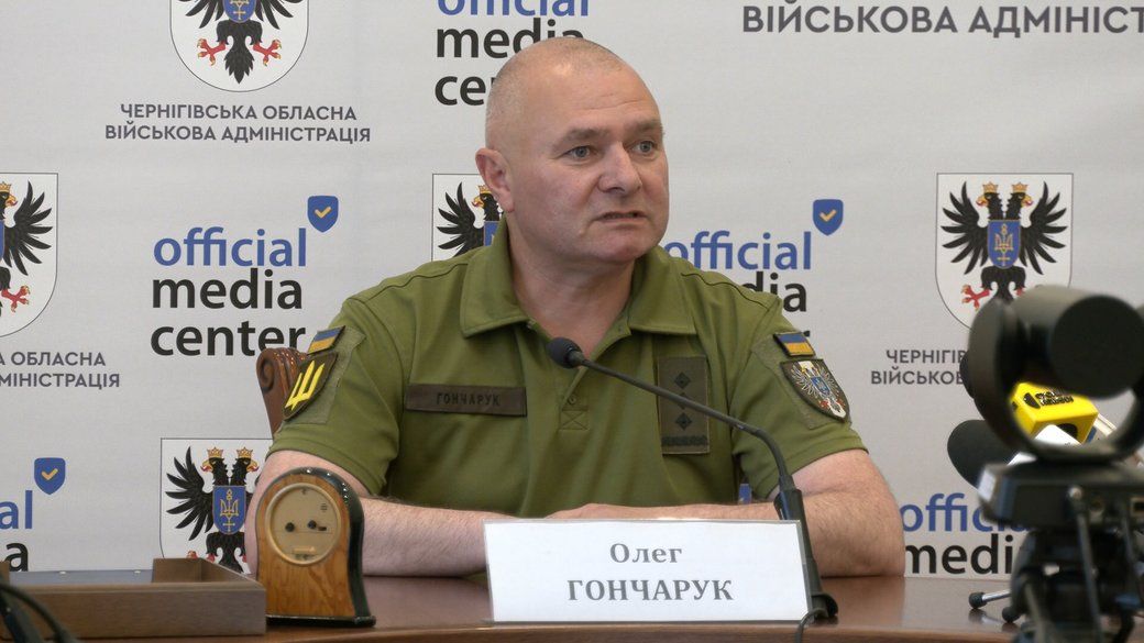 Начальник Чернігівського обласного ТЦК та СП Олег Гончарук під час брифінгу.
