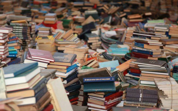 Заборона на ввезення та розповсюдження книг з рф і білорусі: Зеленський підписав закон
