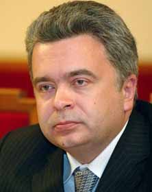 Усі претензії — до директора