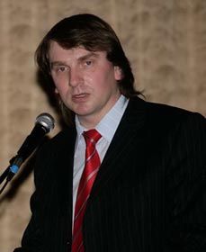 Оксен Лісовий: Довгонога шістнадцятилітня блондинка — спеціаліст з ядерної фізики — це теж «академік» МАНУ
