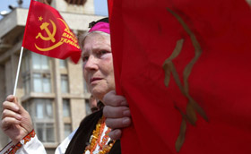 І Ленін такий неживий, і Жовтень старий позаду