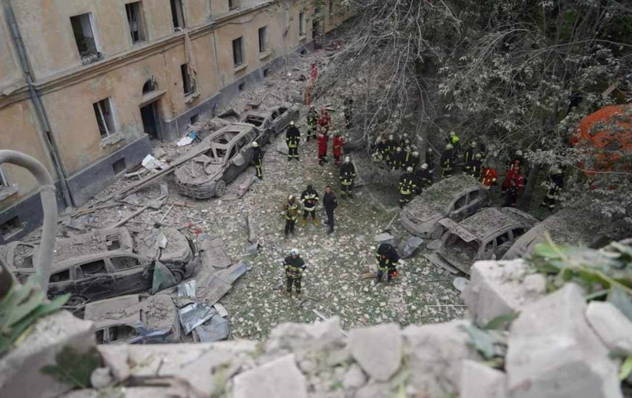 Львів атаковано 10 «Калібрами»:  є загиблі, поранені, значні руйнування