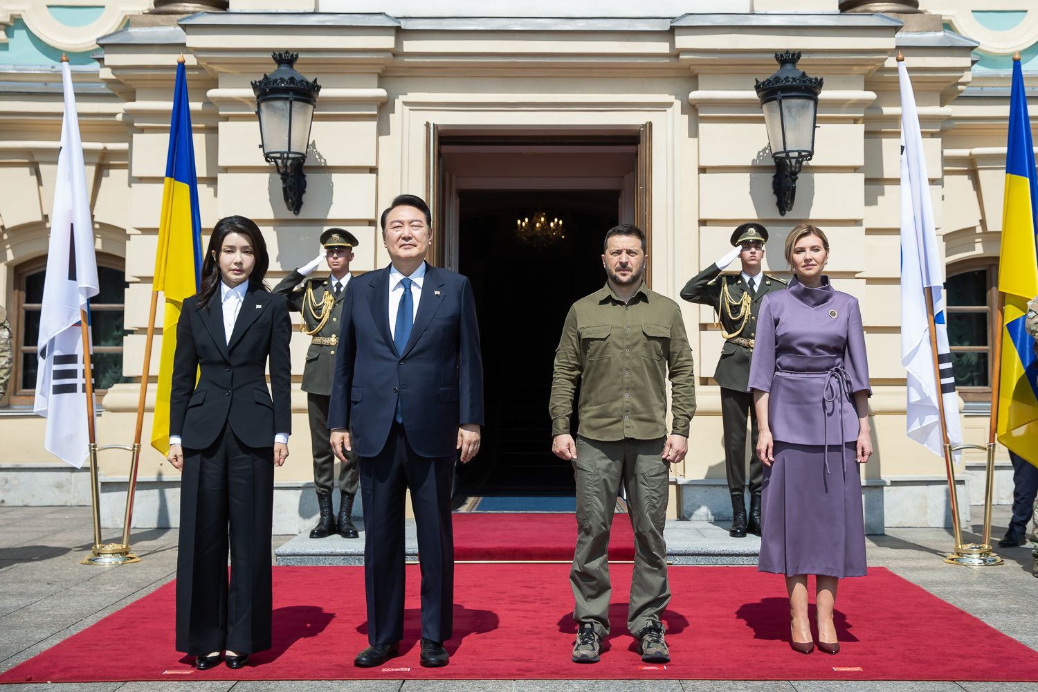Президенти Південної Кореї та України разом з дружинами в Києві.