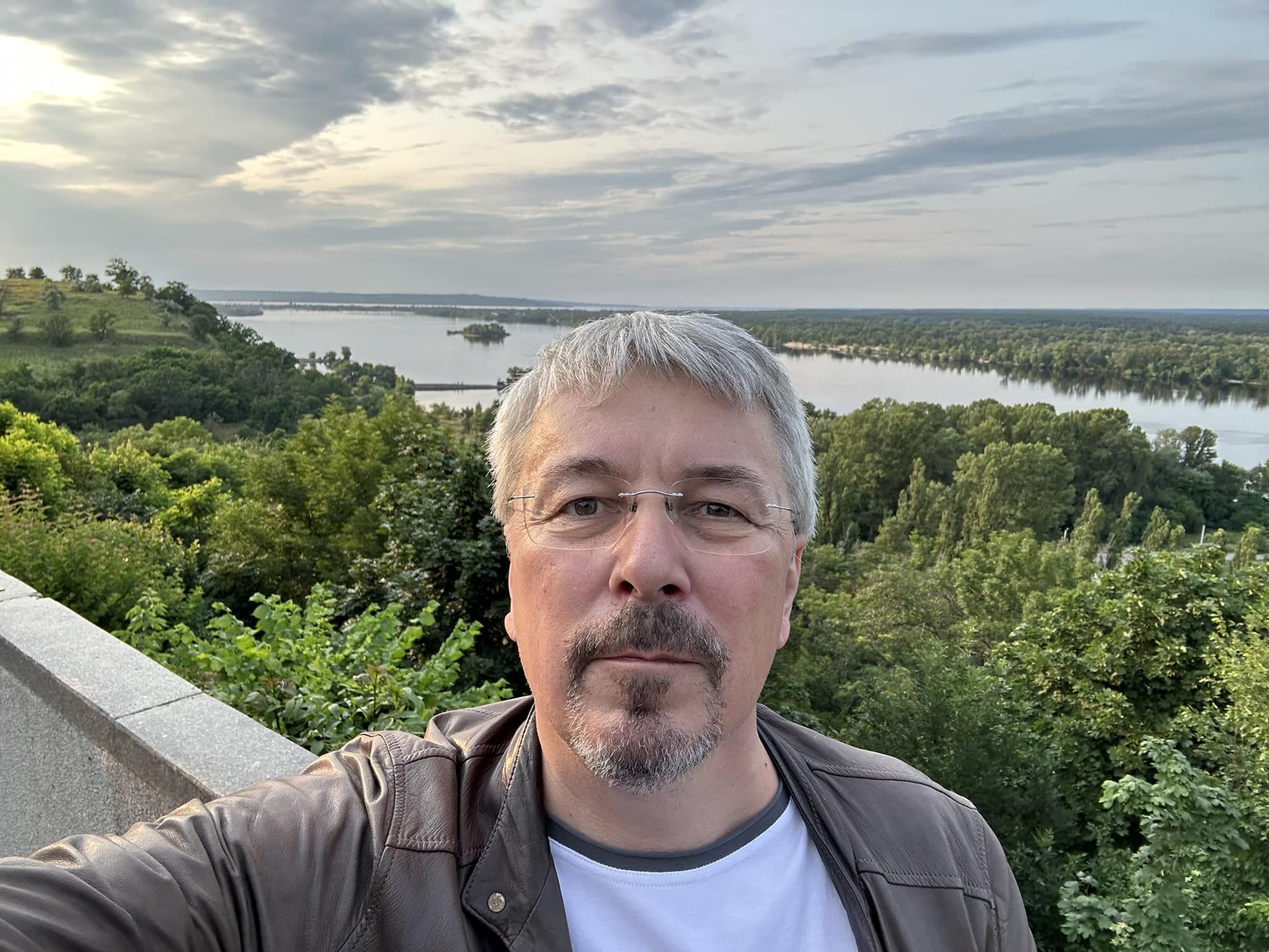 Втрачені реліквії, Довженко-Центр, зневага до Конституції України, розвал Мінкульту, - це головні питання, за що громадськість вимагає відставки О. Ткаченка