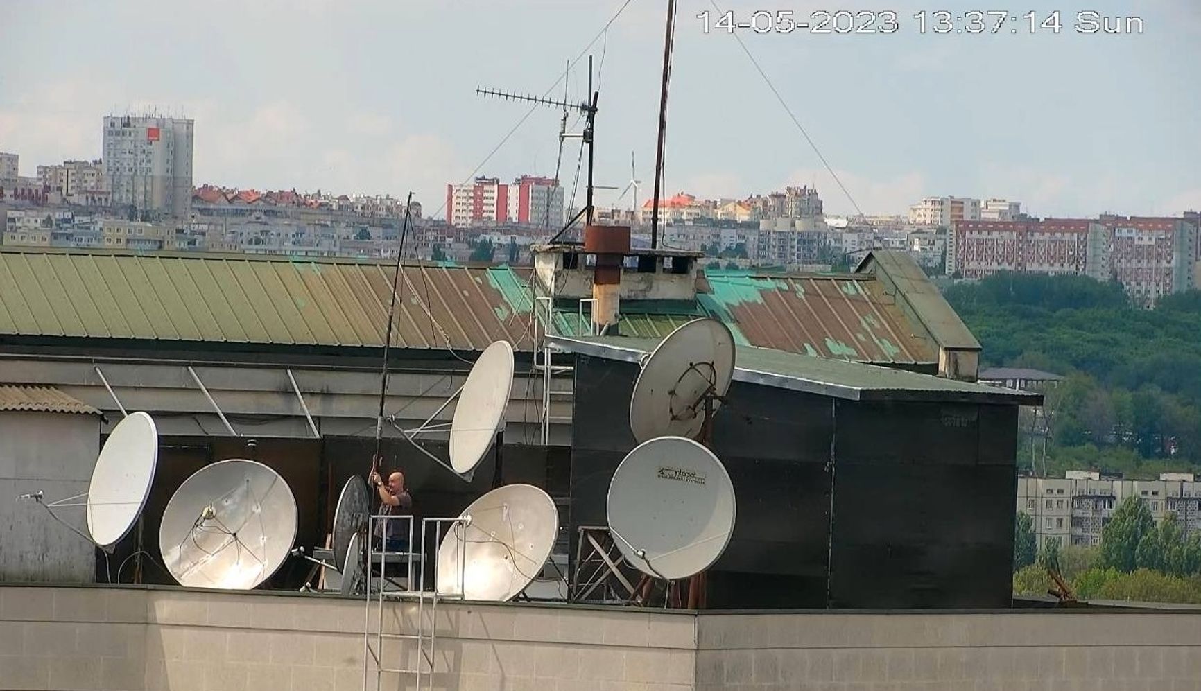 Стежать за владою Молдови: «специ» рф використали для шпіонажу антени на даху посольства