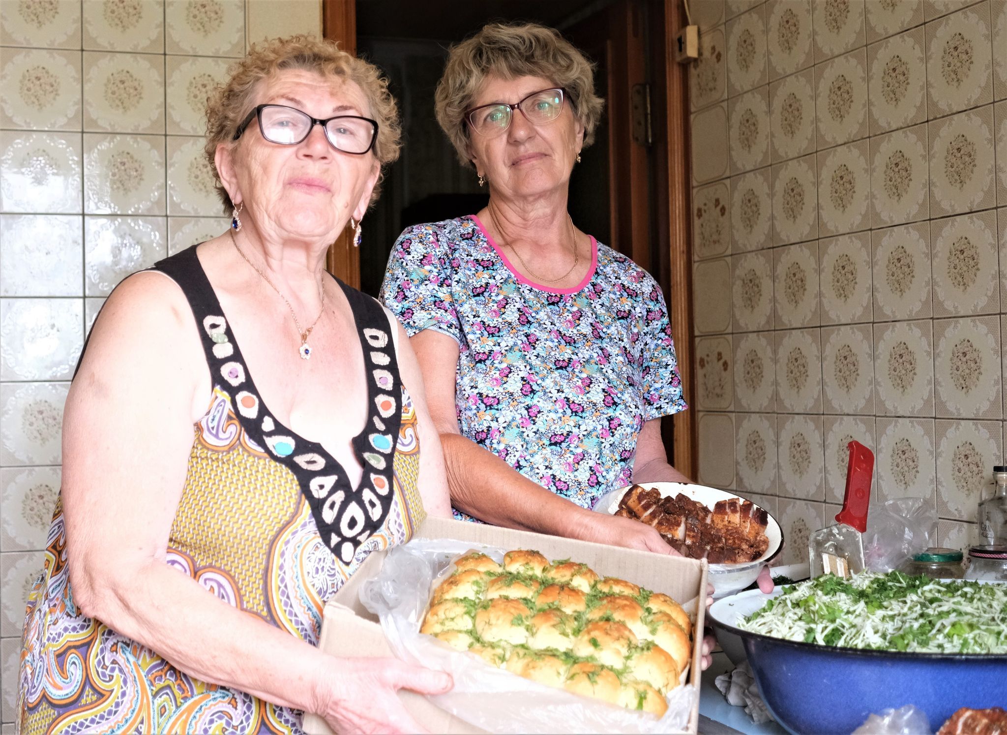 «Готуємо з душею, як для найрідніших людей»: дві пенсіонерки пригощають смаколиками контужених та поранених бійців