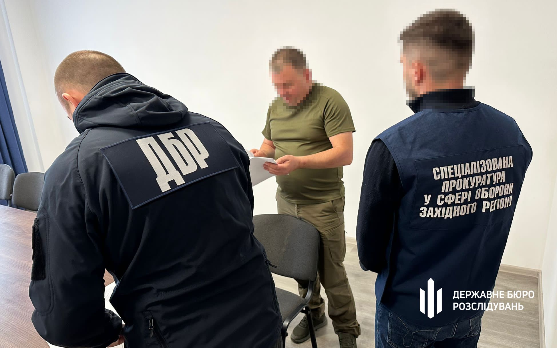 Затримано військкома Рівненщини за знущання над підлеглим і наркотики