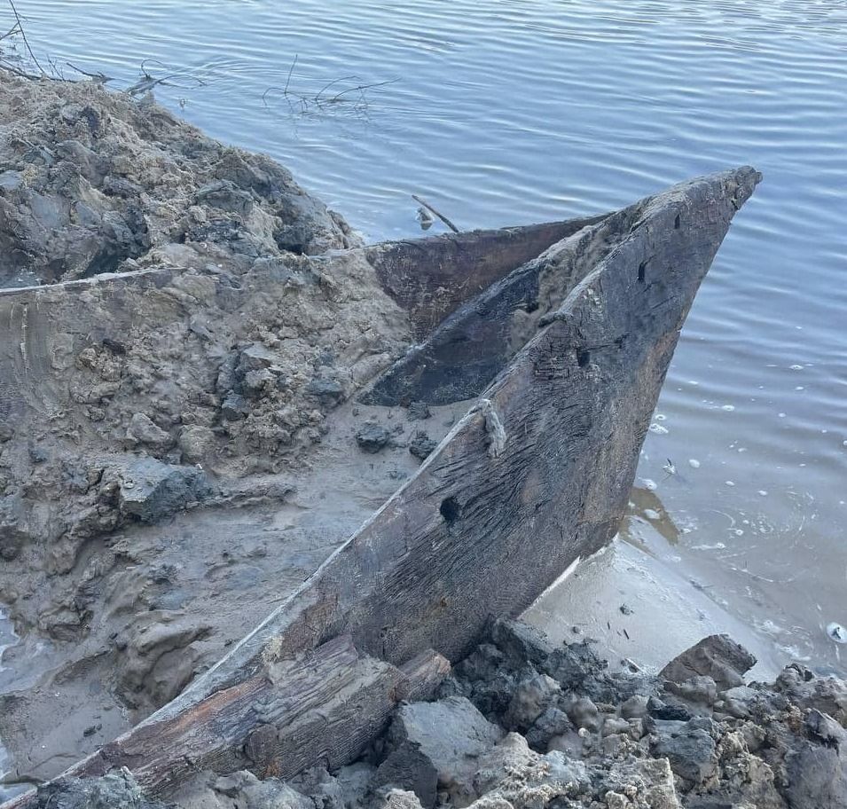 Аромати сенсації: на Десні біля Чернігова знайшли стародавній човен-довбанку