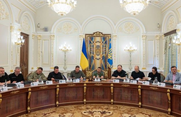 Офіцери з бойовим досвідом замінять усіх звільнених обласних військкомів – Зеленський