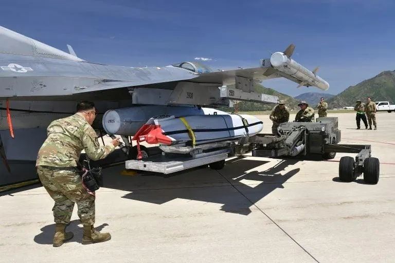 F-16 можуть змінити усе: очистити небо від росавіації та деокупувати Крим