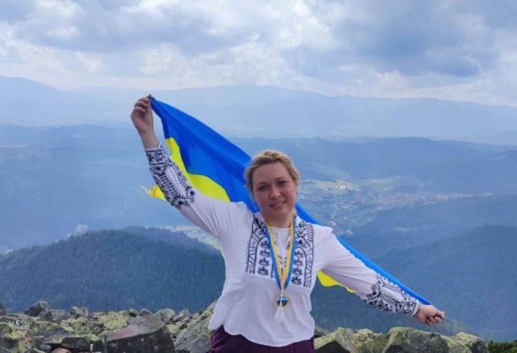 Вчителі з Маріуполя підкорили Говерлу та встановили прапор України