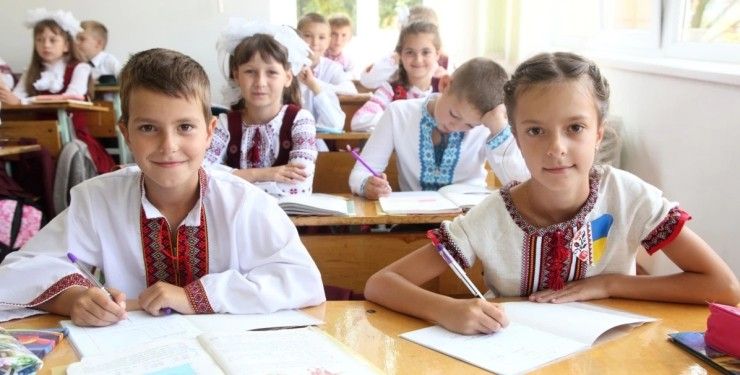 Перший дзвоник: в Україні запрацювало 10,5 тисяч шкіл для 4 млн учнів