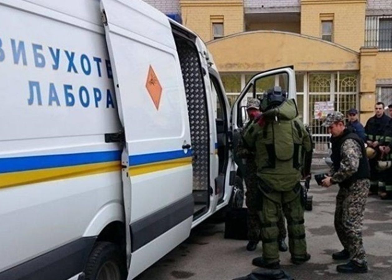 «Замінували»:  у Києві всі школи та коледжі перевіряють вибухотехніки