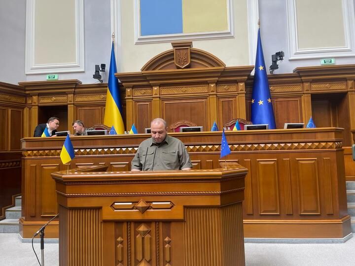 Новопризначений міністр оборони України Рустем Умєров виступає з новими ідеями-реформами у ВРУ.