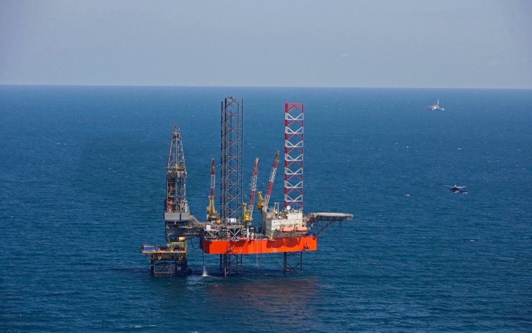 «Сіра зона»: понад рік частину Чорного моря із «вишками Бойка» контролюють ВМС