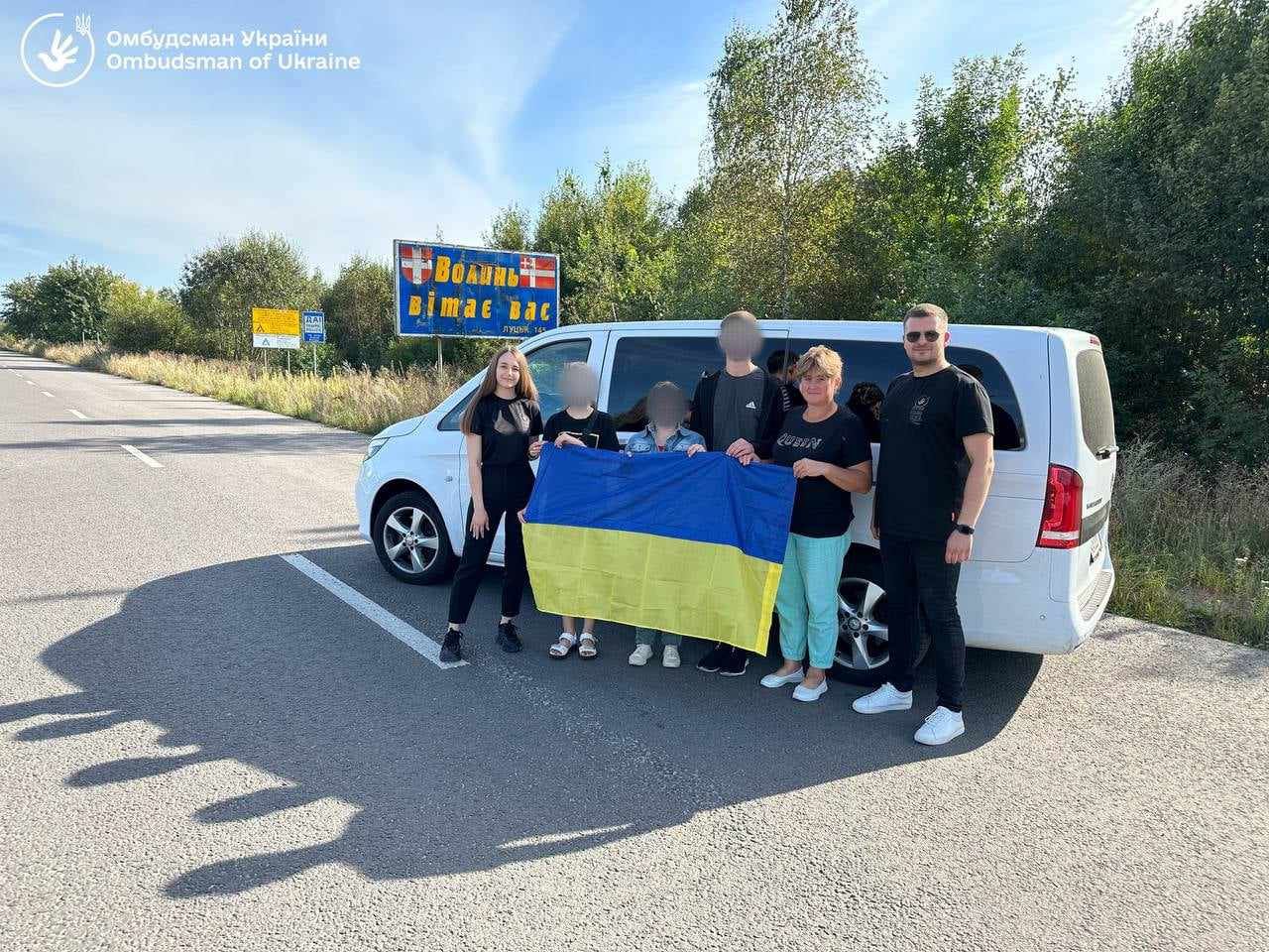 На рідній землі знову опинилися ще троє українські дитини.
