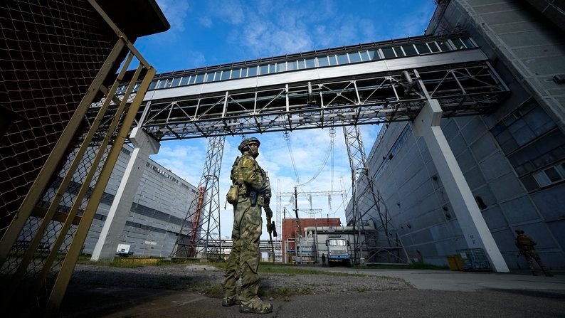 Ядерна «скрєпа»: навіщо російські пропагандисти шантажують світ вибухом на ЗАЕС