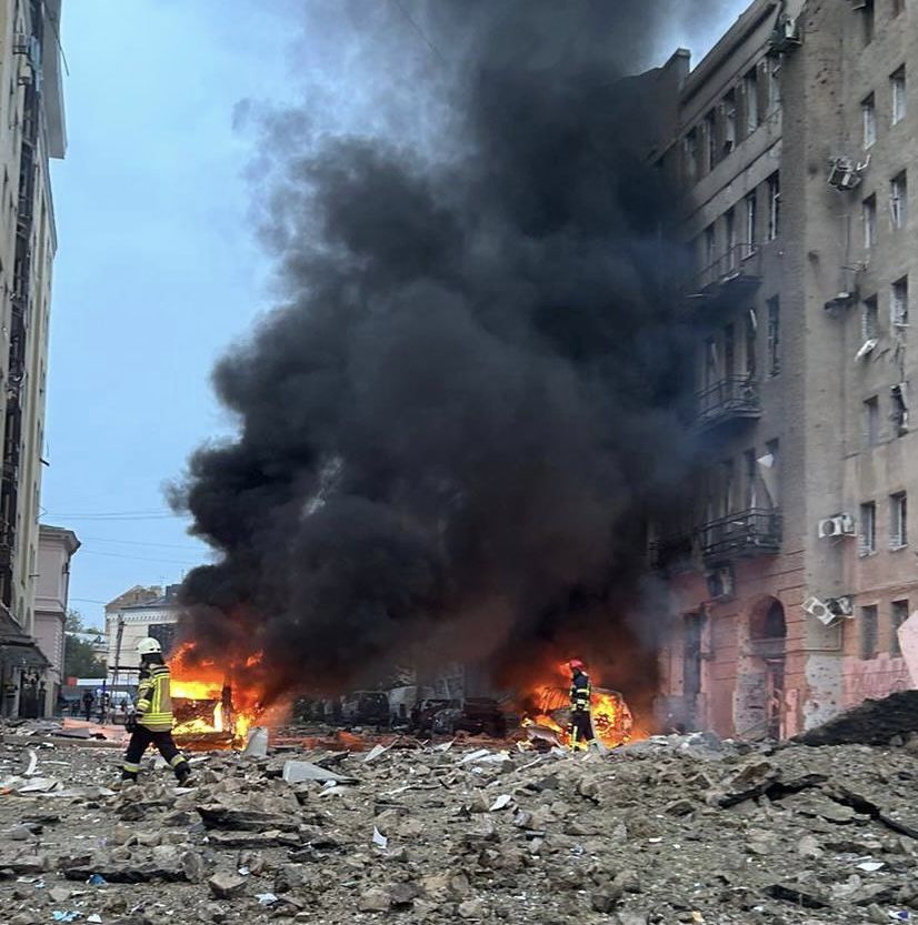 Росіяни вдарили по Харкову: 10-річний хлопчик загинув, родина в лікарні