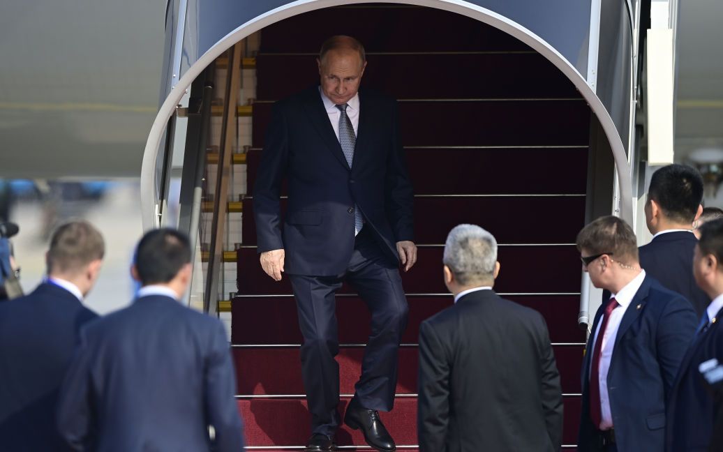 путін прибув у Пекін: зустрінеться з СІ та іншими лідерами-комуністами