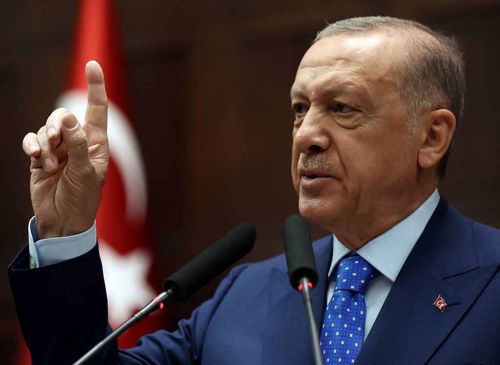 Ердоган під час виступу на партійних зборах у парламенті.