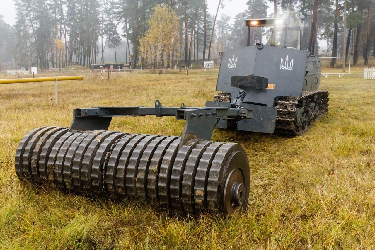 Харківські фахівці розробили спецмашину для підготовки ґрунту до розмінування