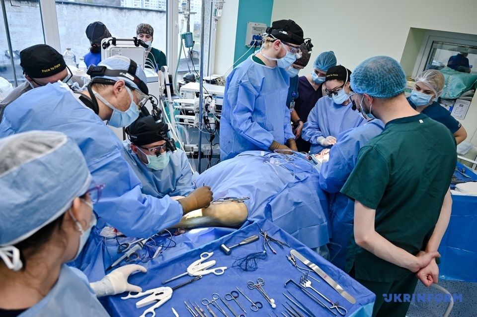 Три надскладні операції з відновлення обличчя військовим проведено у Львові