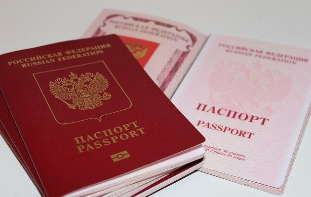 До проведення виборів у РФ загарбники планують видати російські паспорти кожному мешканцю окупованих територій.