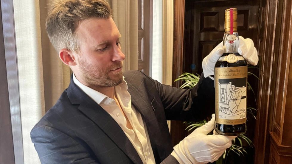 На лондонському аукціоні побито рекорд найдорожчої пляшки віскі в світі