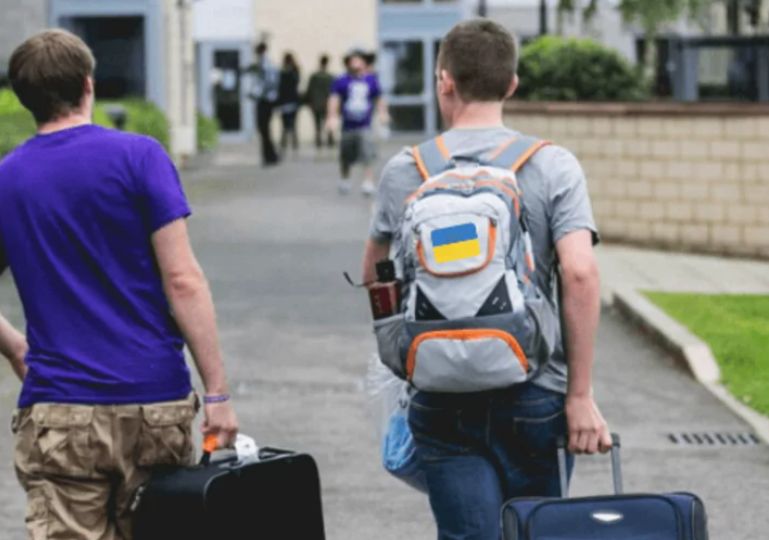 В Україні скасують стипендії студентам, які виїхали за кордон.