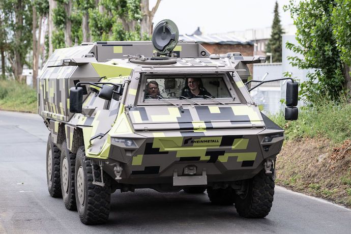 Rheinmetall випустить  перші бронемашини Fuchs та Lynx в Україні у 2024 році