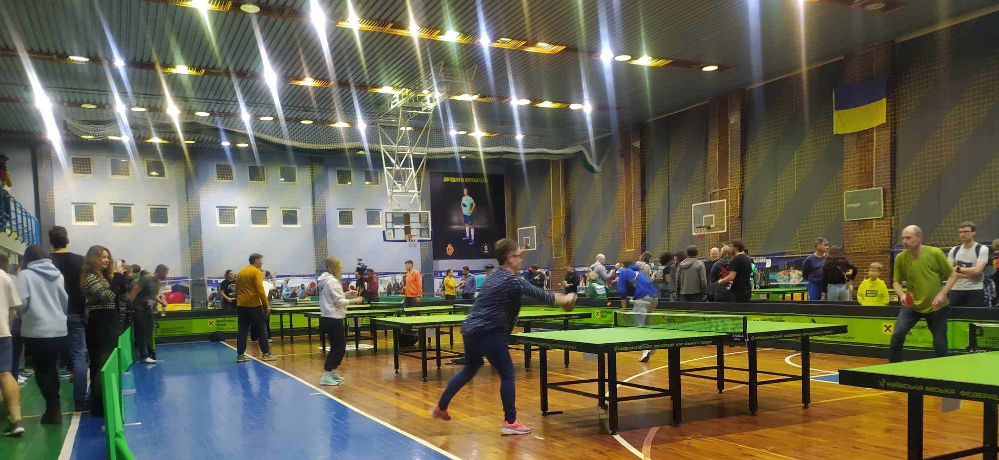 Ніхто не програв: у Києві відбувся благодійний любительський турнір з дрон-понгу на підтримку ЗСУ