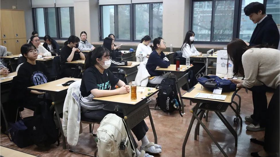 Цього року понад півмільйона студентів склали виснажливий іспит Suneung.
