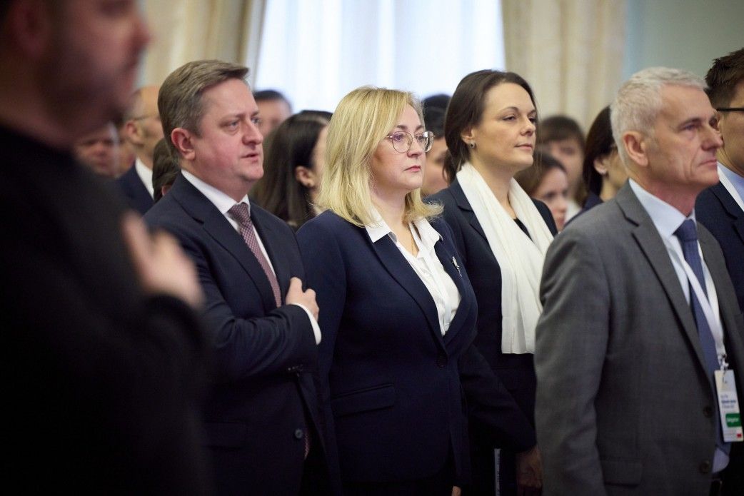Дипломати України під час зустрічі із Зеленським.