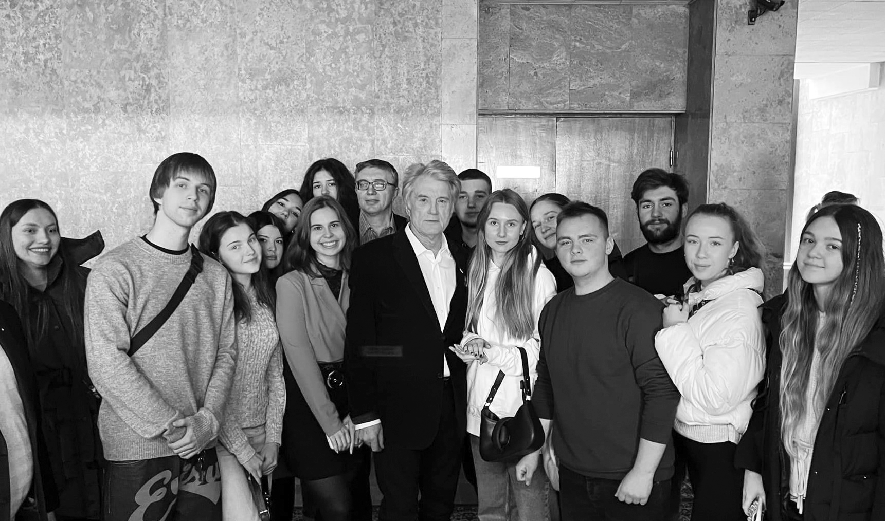 Україна починається з тебе. Віктору Ющенку вручили відзнаку «Медаль Ґарета Джонса. Правда і Честь»