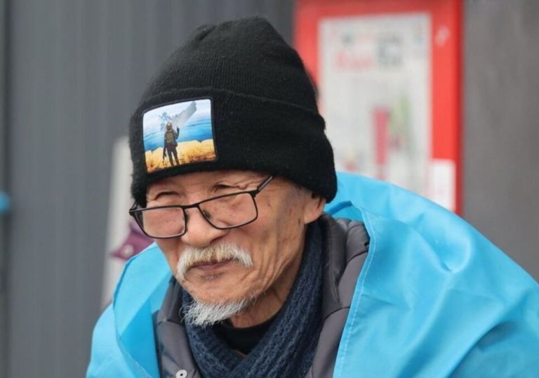 Не «там» збирав кошти: 75-річного японця-волонтера Цучіко вигнали з харківського ТРЦ