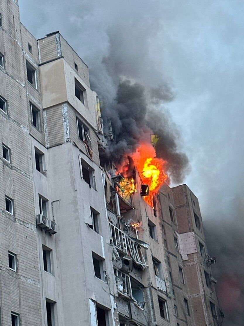 «Кинджалами» масовано атаковано Київ: горять будинки, десятки постраждалих, фото