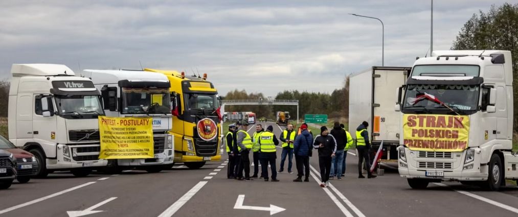 Затяті польські перевізники: продовжується блокування трьох пунктів пропуску