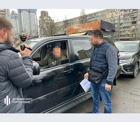 150 тисяч доларів за волю: профспілковий чиновник  намагався дати хабар суддям, фото