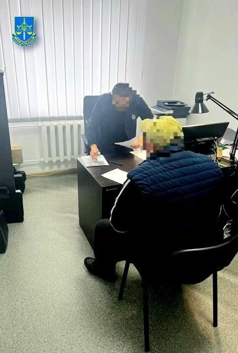 Командиру роти охорони ТЦК у Тернополі інкримінують катування та незаконне позбавлення волі людини.