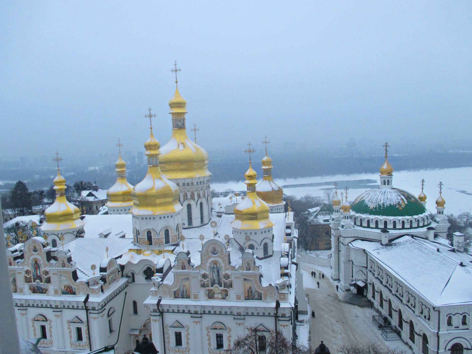 Три корпуси-готелі для прочан у Києво-Печерській лаврі заблоковано невідомими