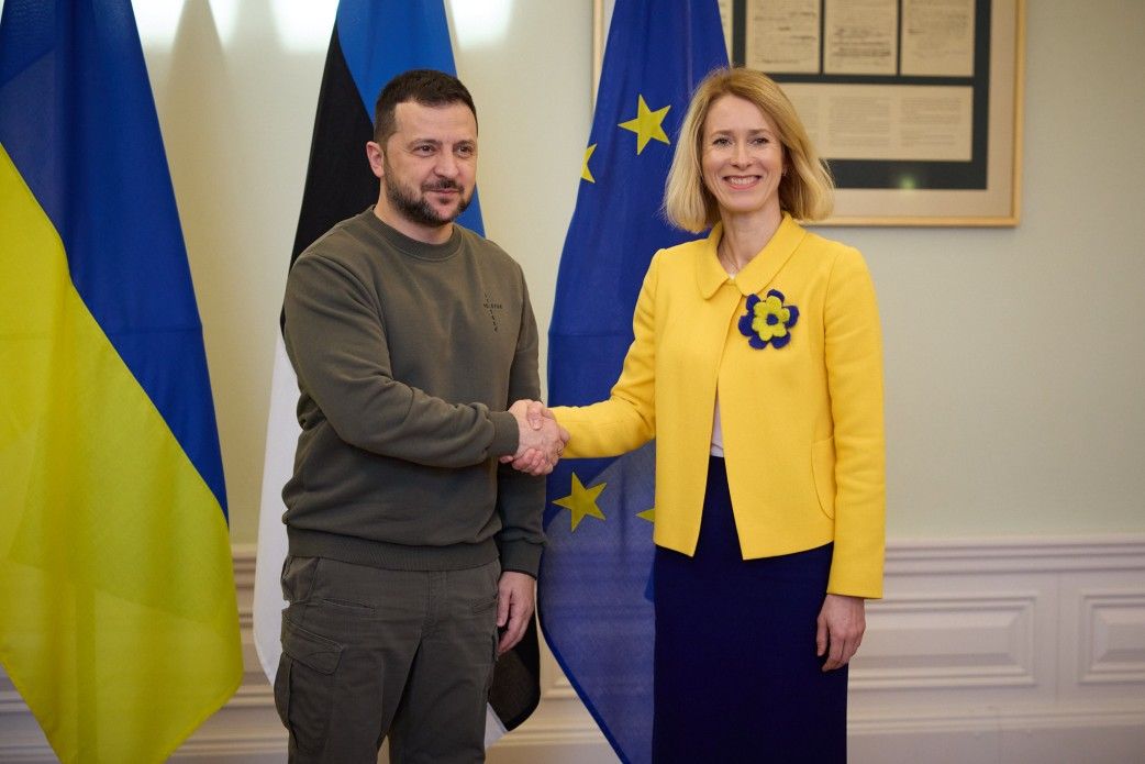 Воюйте або платіть податки: Зеленський закликав чоловіків повернутися в Україну