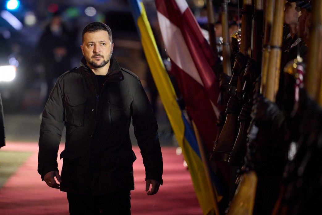 Далекобійна зброя партнерів знищила 26 гелікоптерів і 12 літаків за добу – Зеленський